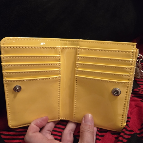 Betsey Johnson Yellow Washing Machine Wallet - Picture 3 of 5